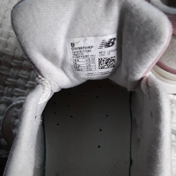 New Balance 997N - Size 9.5 - Picture 3 of 6